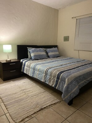 Room - Quaint & Cozy 1 bedroom apartment centrally located amongst shopping and dining  (Miami)