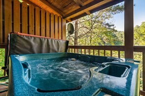Outdoor spa tub - Views, Hot Tub, Resort Amenities! (Pigeon Forge)