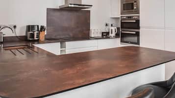 Apartment | Eigene KĂŒche | KĂŒhlschrank, Mikrowelle, Ofen, Herdplatte