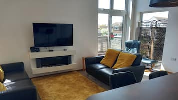 Apartment | Wohnbereich | Kamin