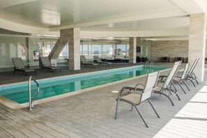 Piscine intérieure, piscine extérieure