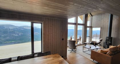 Skyhytte Vradal, Bergpanorama und Seeblick - Erholung - Wandern - Skipiste