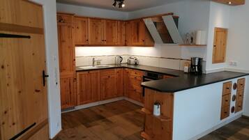 Kühlschrank, Ofen, Herdplatte, Geschirrspüler