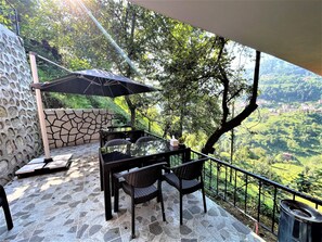 Terrace/patio - MEZRA DOĞAL DAĞ EVLERİ (Camlihemsin)