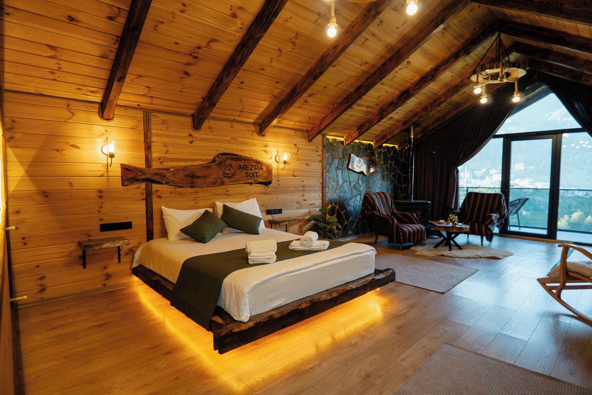 Suite Comfort | Seprai katun Mesir, seprai premium, selimut bulu angsa, dan busa memori