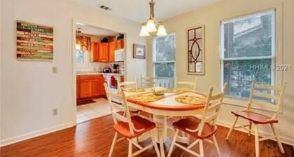 Beautiful Coastal Cottage Hideaway - entire home