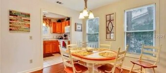 Beautiful Coastal Cottage Hideaway - entire home
