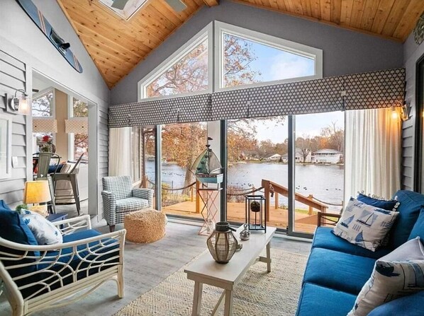 Smart TV, fireplace, DVD player, books