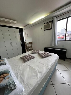 Blackout drapes, soundproofing, free WiFi - Residencial Lacombe (Florianópolis)