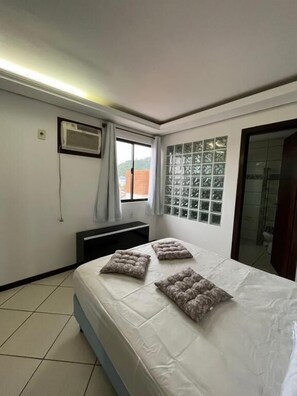 Cortinas blackout, quartos à prova de som, Wi-Fi de cortesia
