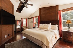 4 bedrooms, desk, iron/ironing board, WiFi