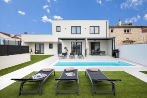 Outdoor dining - Villa Artis (Istria - Loborika) (Loborika)