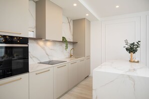 Fridge, microwave, oven, stovetop - Villa Artis (Istria - Loborika) (Loborika)