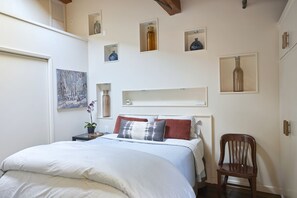 1 dormitori, escriptori, planxa i posts de planxar i wifi gratuïta 