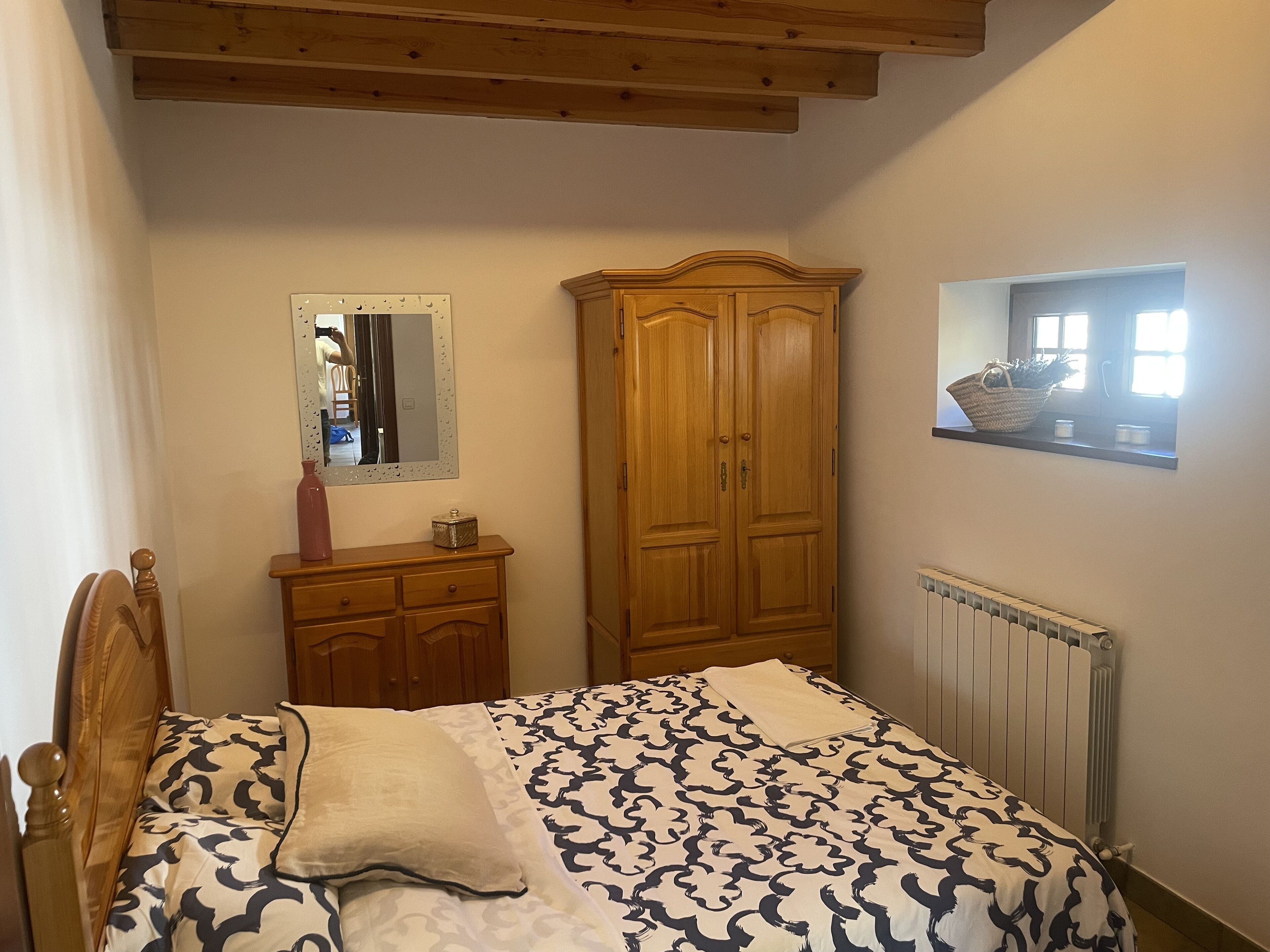 3 bedrooms, iron/ironing board, travel crib, WiFi