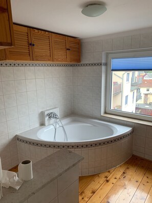 Towels, soap, toilet paper - Gemütliche Ferienwohnung in Schlossnähe und im Zentrum der Stadt (Schwerin)