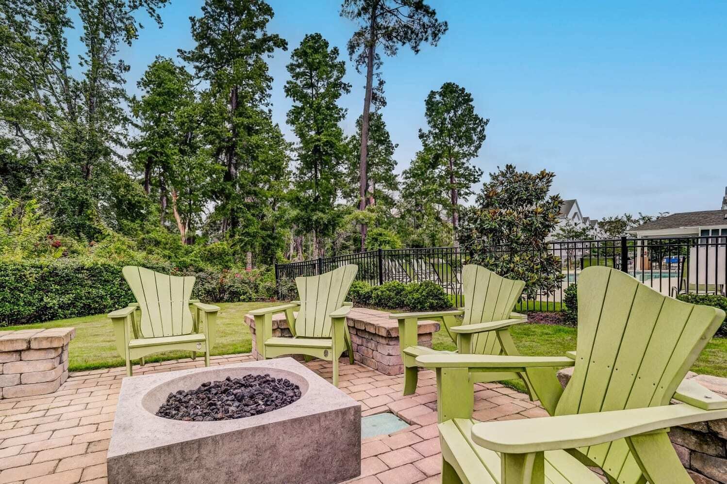 Cozy deluxe apartment in Columbia min. away from restaurants & shopping centers.