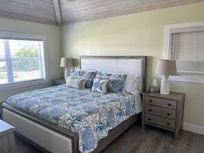 2 habitaciones, tabla de planchar con plancha y cuna de viaje 