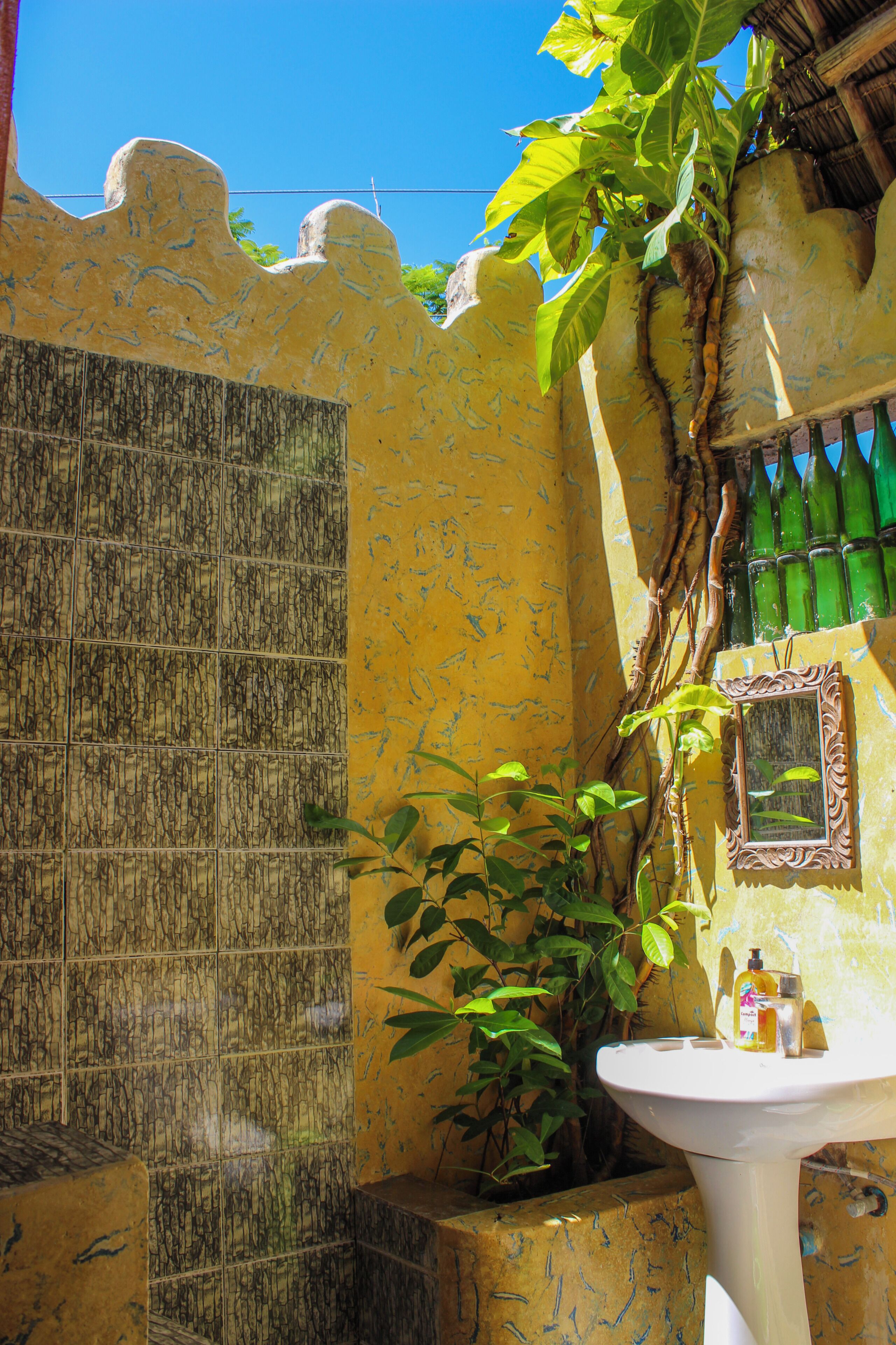 Kamar Bulan Madu | Kamar mandi | Perlengkapan mandi gratis, pengering rambut, sandal, dan handuk