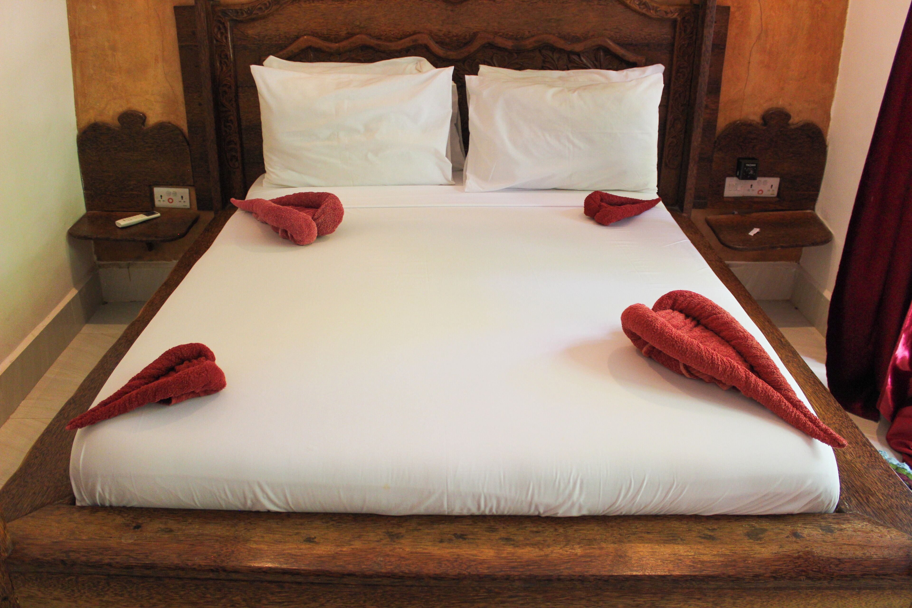 Phòng đôi Deluxe | Bộ đồ giường kháng dị ứng, chăn bông, nệm có lớp đệm bông, minibar 