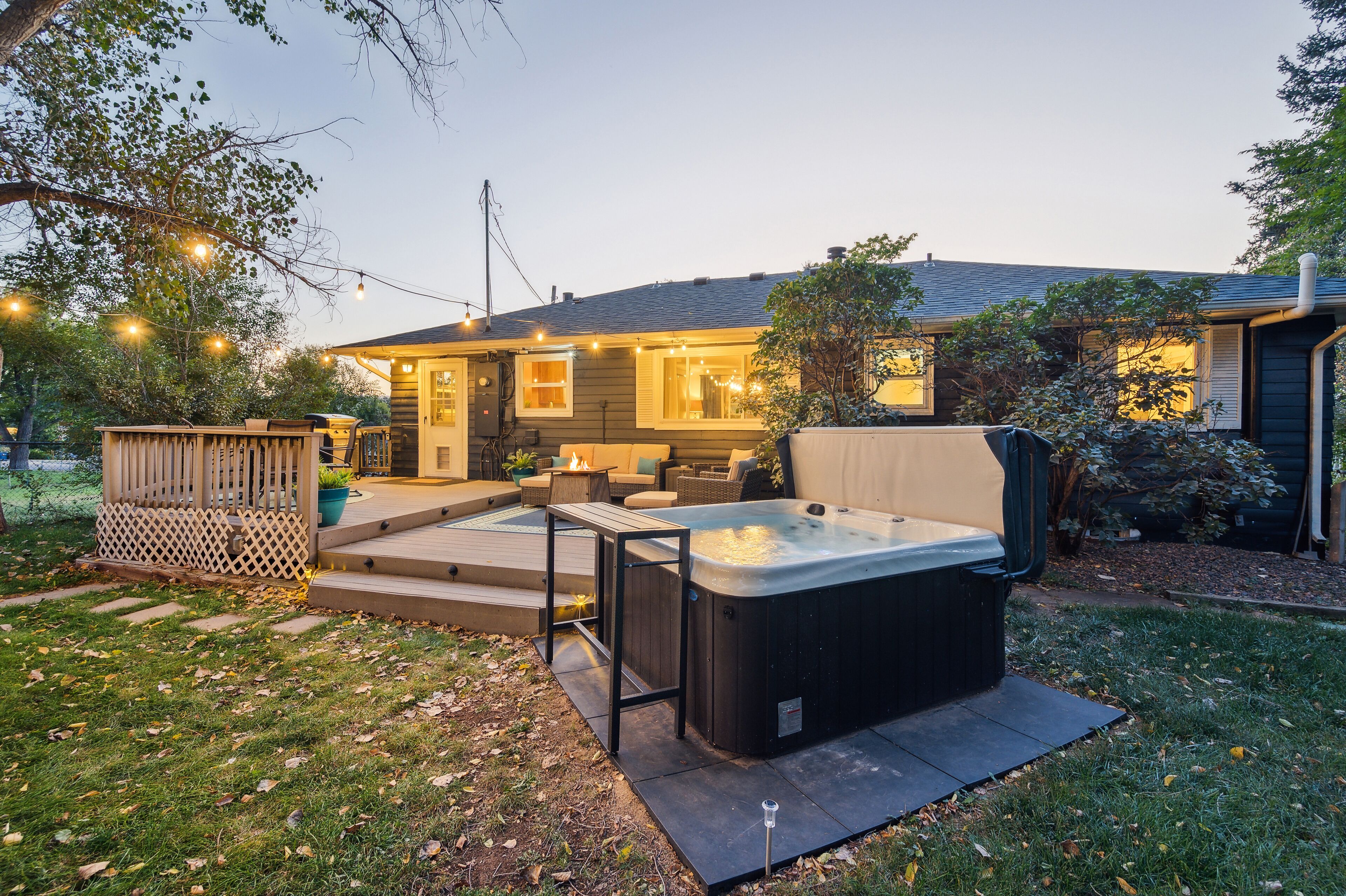 Pet Friendly - Arvada Arcade, Hot Tub, Movie Theater & Games