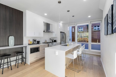 Classic Apartment | Private kitchen | Fridge, microwave, oven, stovetop