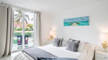 Luxury Suite | Individually decorated, individually furnished, iron/ironing board