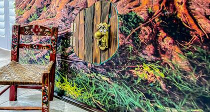 Amenity Paradise! Theater, Game-room, Mini Golf, Outdoor Bowling & Hot Tub!