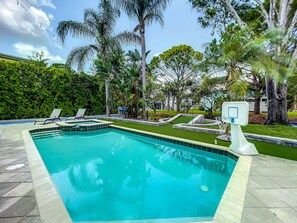 Outdoor pool - Amenity Paradise! Theater, Game-room, Mini Golf, Outdoor Bowling & Hot Tub! (Palm Harbor)