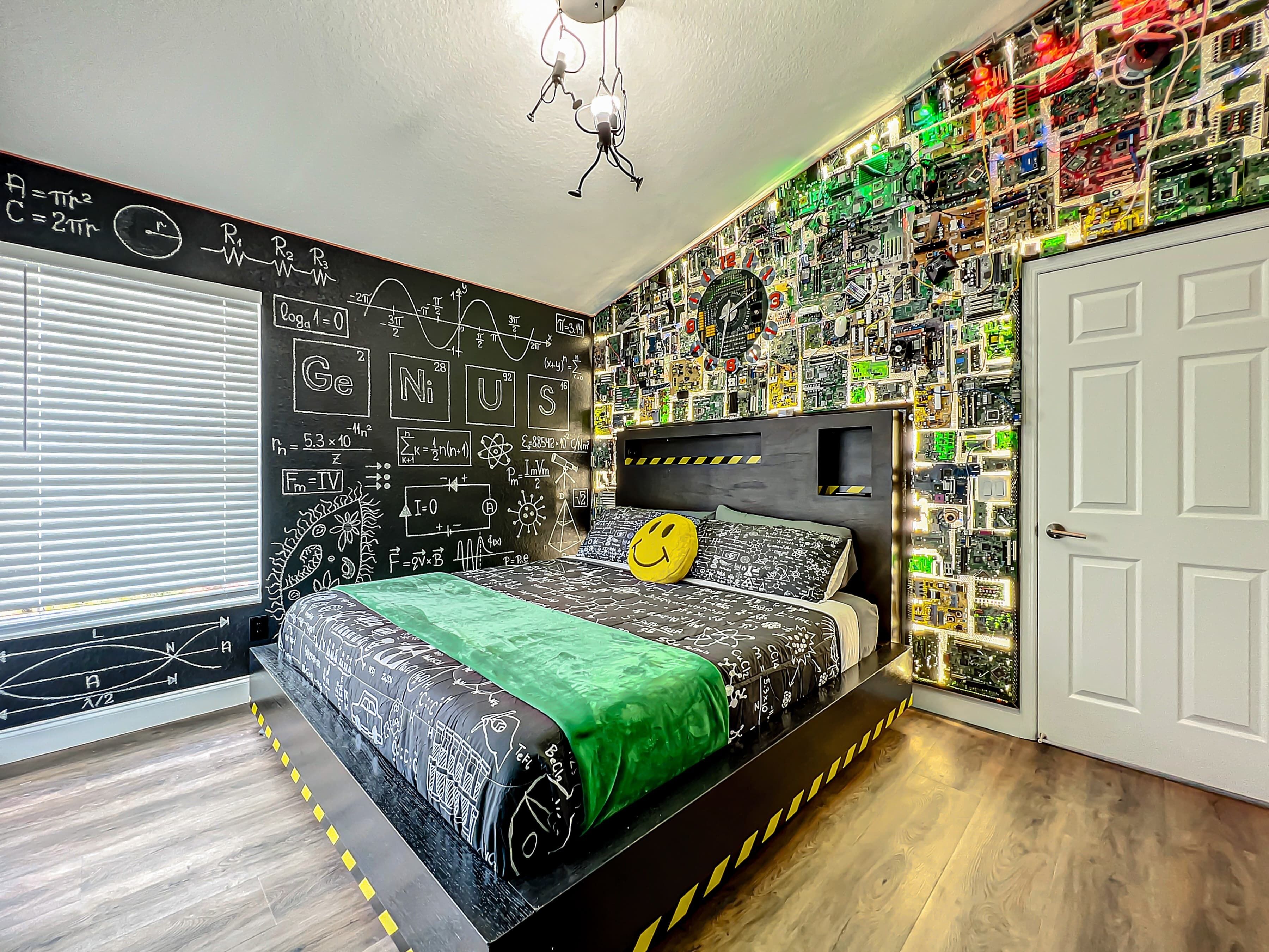 6 bedrooms, desk, iron/ironing board, travel crib