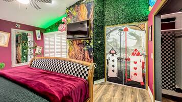 6 Schlafzimmer, Schreibtisch, Bügeleisen/Bügelbrett, Reisekinderbett