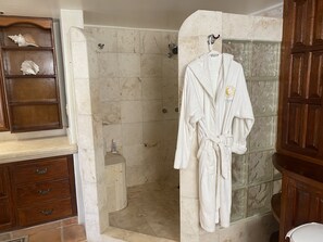 Dusche, Haartrockner, Bidet, Handtücher