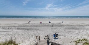 Beach nearby, sun loungers, beach towels