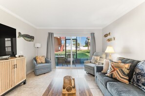 Smart-TV, DVD-Player, Bücher, Videothek