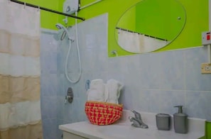 Pyyhkeet, saippua, vessapaperi