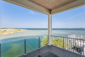 Property grounds - Sunset Island Villa: Gorgeous large 5 bedroom beach home located directly on the sound! Sleeps 10 (Navarre)