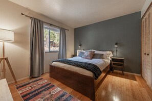 2 bedrooms, iron/ironing board, travel crib, free WiFi