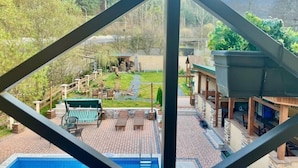 Dobbeltrom – exclusive, 1 queensize-seng, balkong, ved basseng | Terrasse/patio