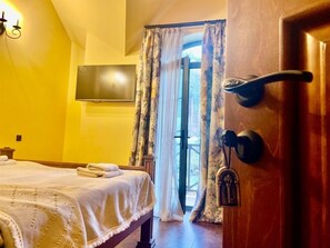 Chambre Double Exclusive, 1 grand lit, balcon, en bord de piscine | Draps italiens Frette, literie de qualité supérieure