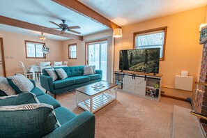 Living area - Pocono Chalet w Hot Tub, Firepit Games & Pool Table (Long Pond)