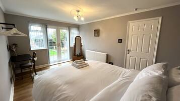 3 bedrooms, iron/ironing board, WiFi, bed sheets