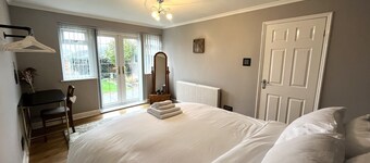 Escape to our tranquil 3-bedroom bungalow in Wakefield, Entire home.