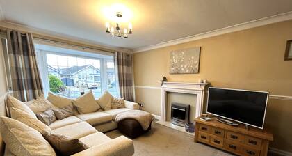 Escape to our tranquil 3-bedroom bungalow in Wakefield, Entire home.