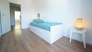 2 chambres, fer et planche à repasser, Wi-Fi, draps fournis