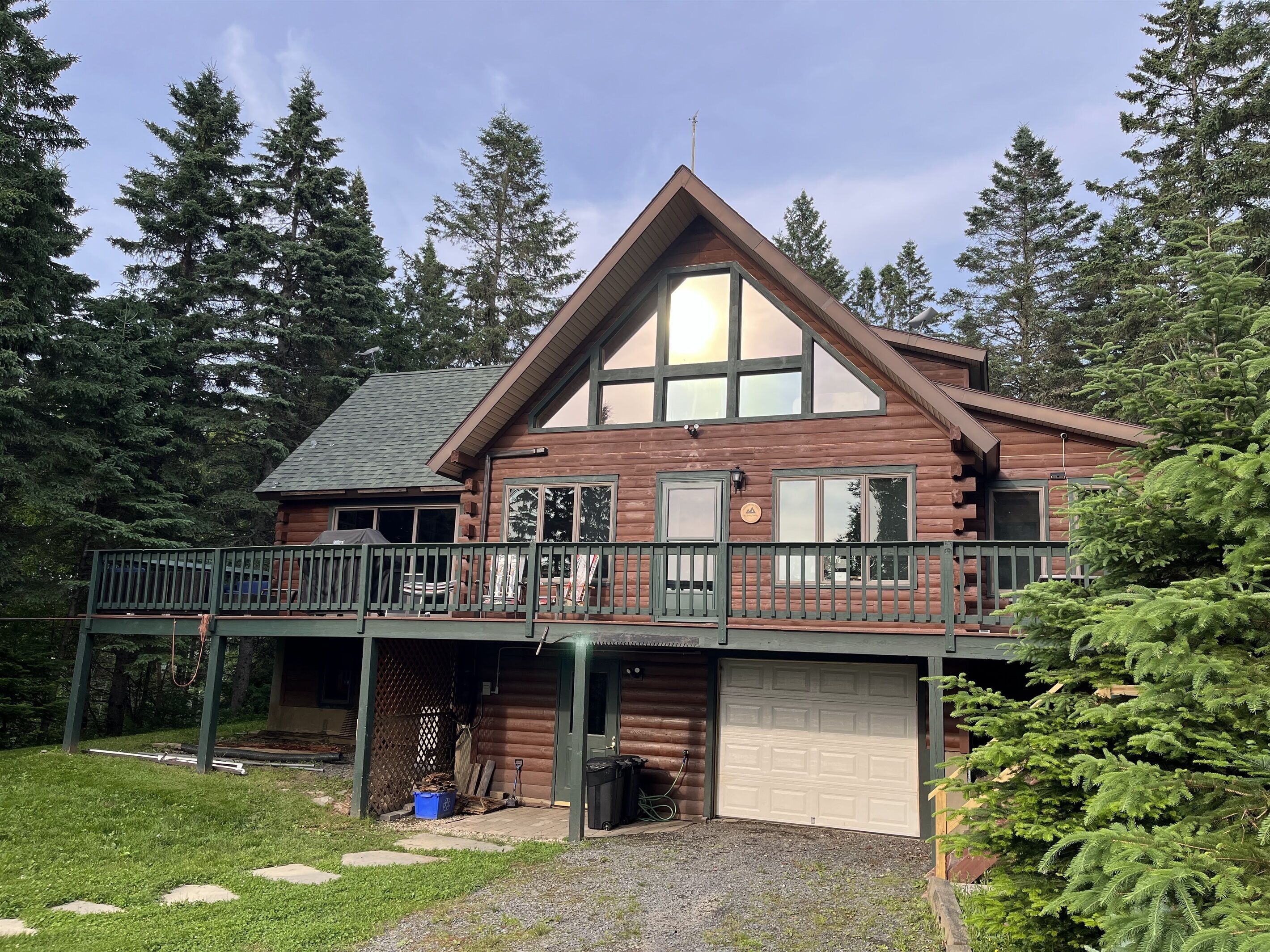 Spacious Log Cabin with Lake Access