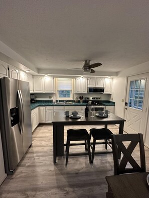 電子レンジ、オーブン、コンロ