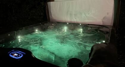 Mi Casa Tu Casa: Lakeview, Hot Tub, Pets, Walk to Wineries