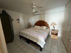 1 bedroom, in-room safe, iron/ironing board, WiFi - Beach Front Condo with Outstanding Views  (Los Barriles)