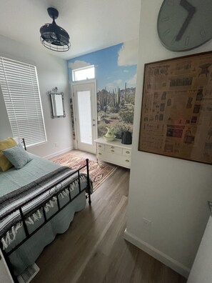 2 bedrooms, desk, iron/ironing board, WiFi