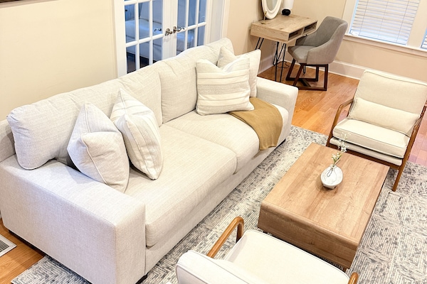 تلفزيون ذكي، مدفأة، كُتُب